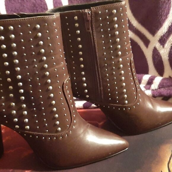 BCBGENERATION brown heel boots, size 8B - Picture 9 of 9